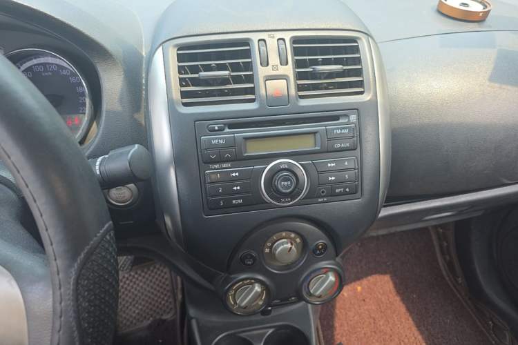 Used Nissan Sunny 2011 1.5XL CVT Luxury Edition Audio And AC Panel