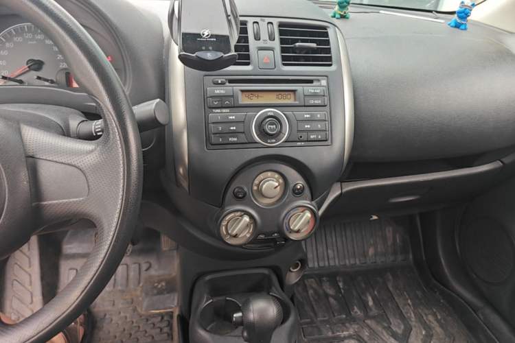 Used Nissan Sunny 2011 1.5XE CVT Comfort Edition Audio And AC Panel
