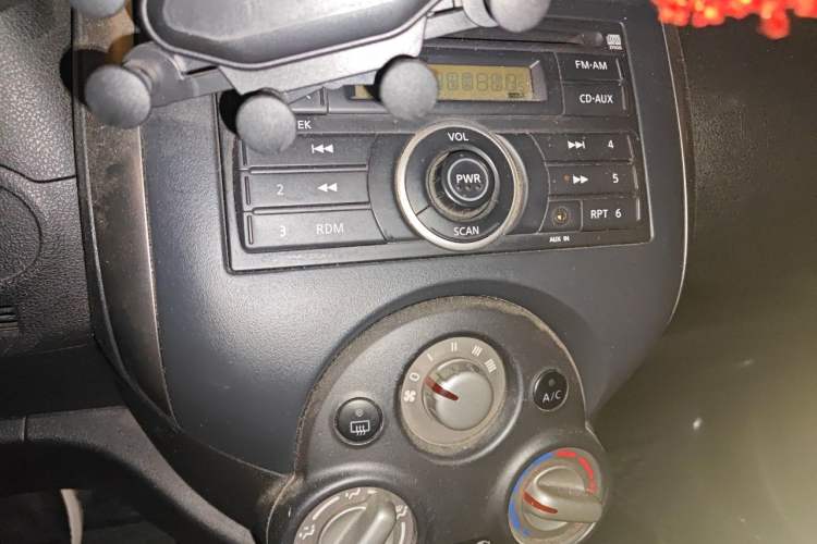 Used Nissan Sunny 2011 1.5XE CVT Comfort Edition Audio And AC Panel
