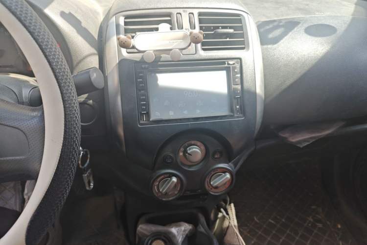 Used Nissan Sunny 2011 1.5XE Manual Comfort Edition Audio And AC Panel
