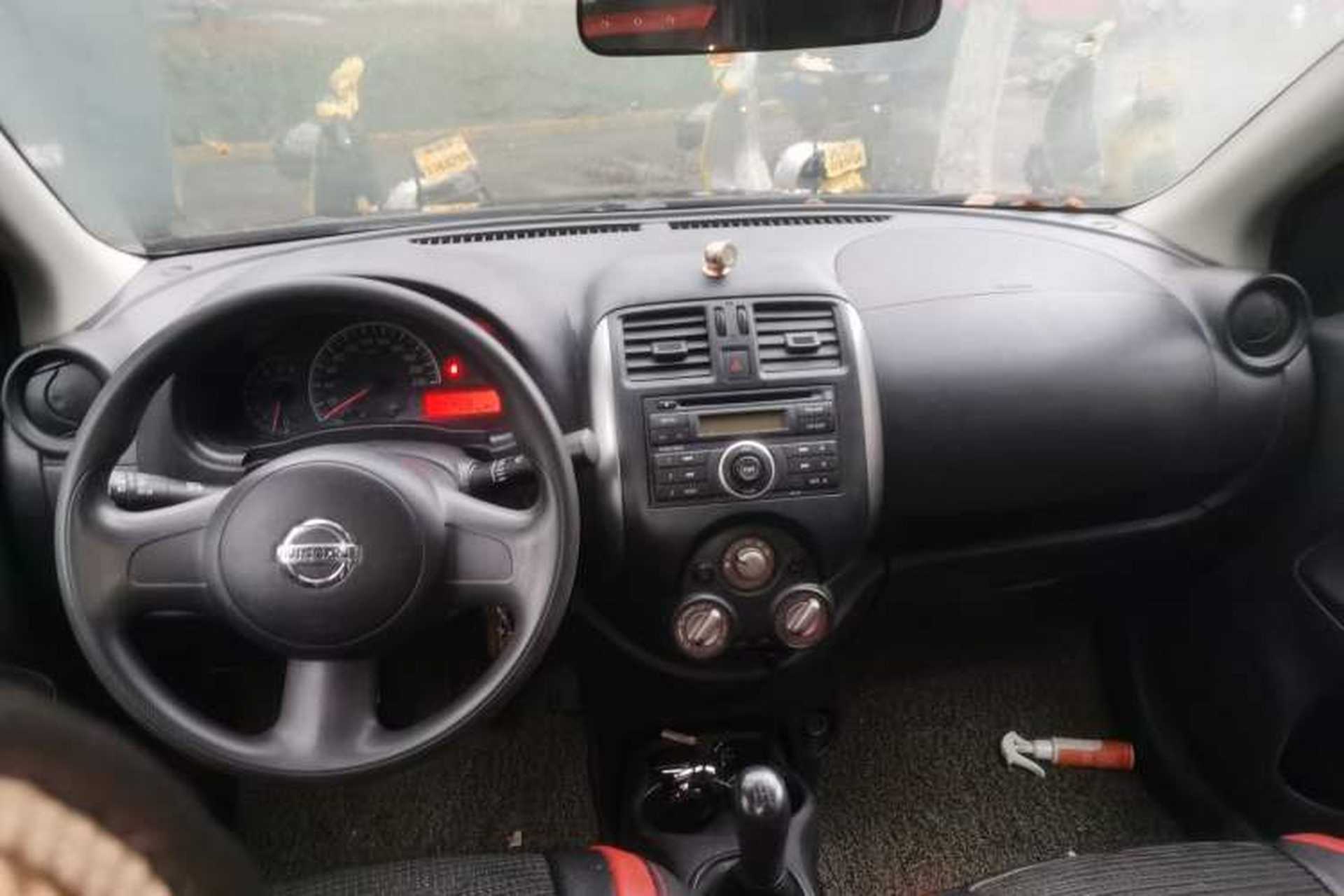 Used Nissan Sunny 2011 1.5XE Manual Comfort Edition Center Console