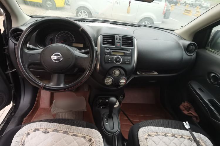 Used Nissan Sunny 2011 1.5XE CVT Comfort Edition Center Console