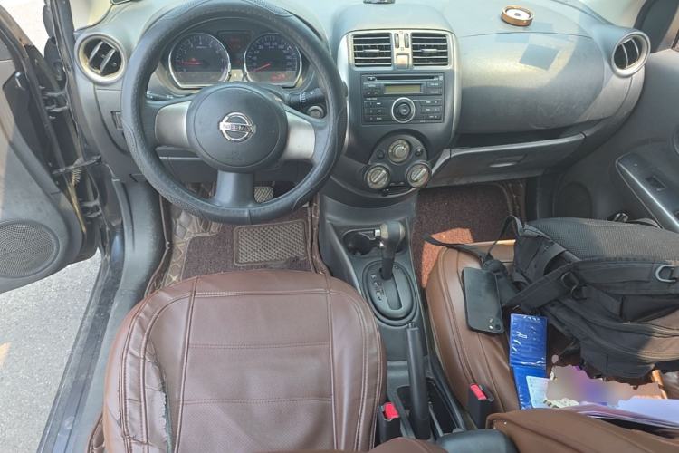 Used Nissan Sunny 2011 1.5XL CVT Luxury Edition Center Console