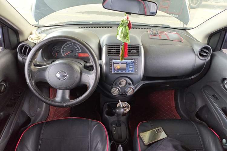 Used Nissan Sunny 2011 1.5XE CVT Comfort Edition Center Console