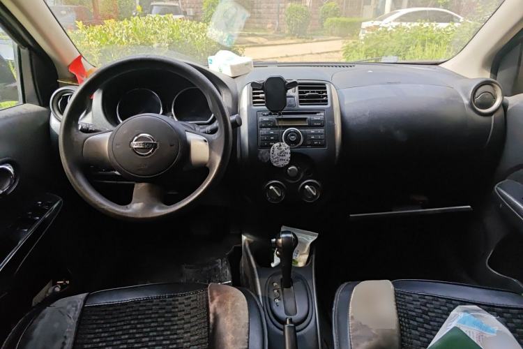 Used Nissan Sunny 2011 1.5XL CVT Luxury Edition Center Console