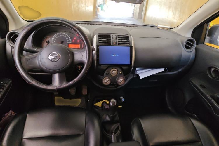 Used Nissan Sunny 2011 1.5XE Manual Comfort Edition Center Console