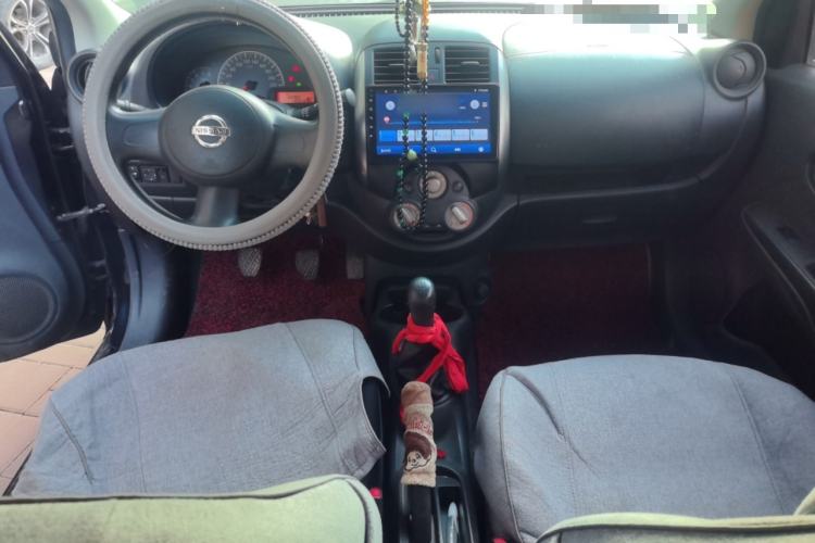Used Nissan Sunny 2011 1.5XE Manual Comfort Edition Center Console