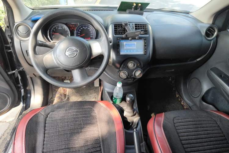 Used Nissan Sunny 2011 1.5XL Manual Deluxe Edition Center Console