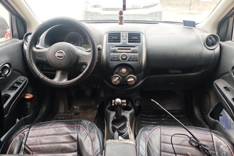 Used Nissan Sunny 2011 1.5XE Manual Comfort Edition Center Console