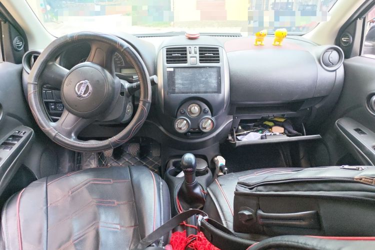 Used Nissan Sunny 2011 1.5XE Manual Comfort Edition Center Console