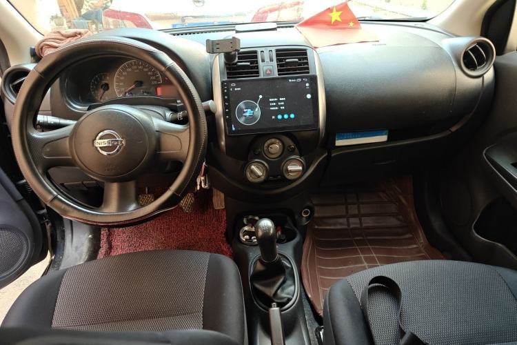 Used Nissan Sunny 2011 1.5XE Manual Comfort Edition Center Console