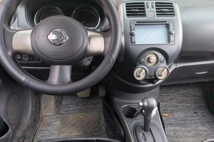 Used Nissan Sunny 2011 1.5XE CVT Comfort Edition Center Console