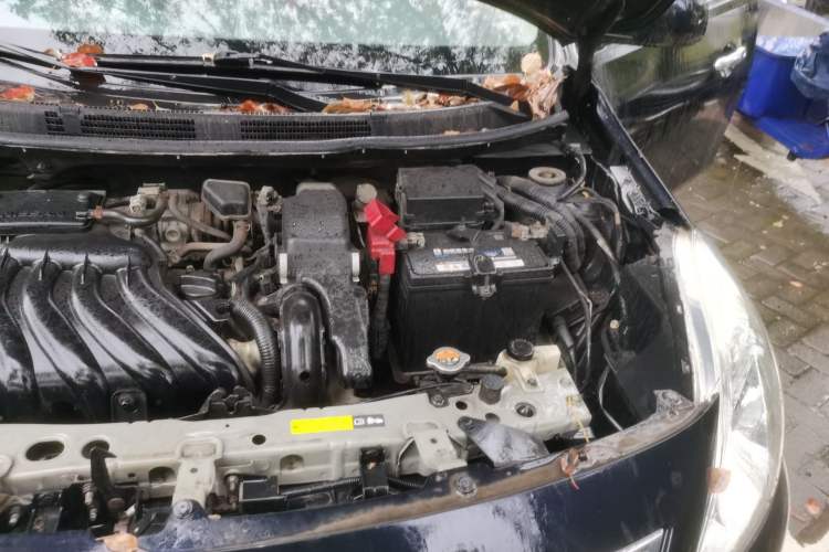 Used Nissan Sunny 2011 1.5XE Manual Comfort Edition Engine Bay Left
