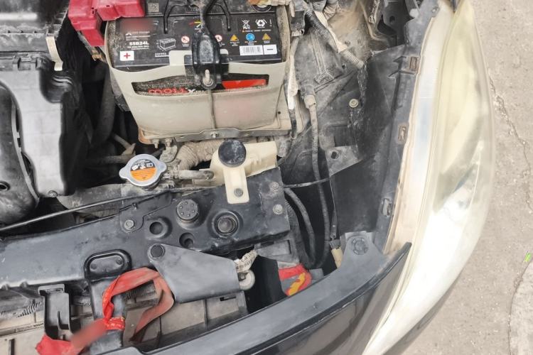 Used Nissan Sunny 2011 1.5XE Manual Comfort Edition Engine Bay Left