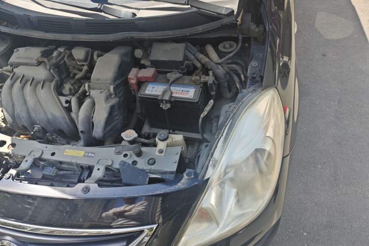 Used Nissan Sunny 2011 1.5XE Manual Comfort Edition Engine Bay Left