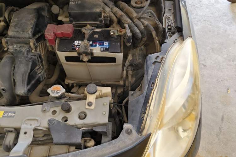 Used Nissan Sunny 2011 1.5XE Manual Comfort Edition Engine Bay Left