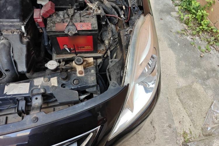 Used Nissan Sunny 2011 1.5XE Manual Comfort Edition Engine Bay Left