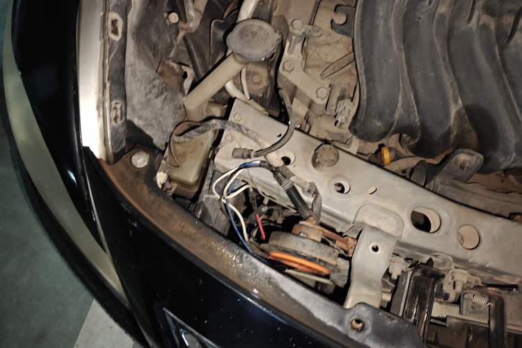 Used Nissan Sunny 2011 1.5XE CVT Comfort Edition Engine Bay Right