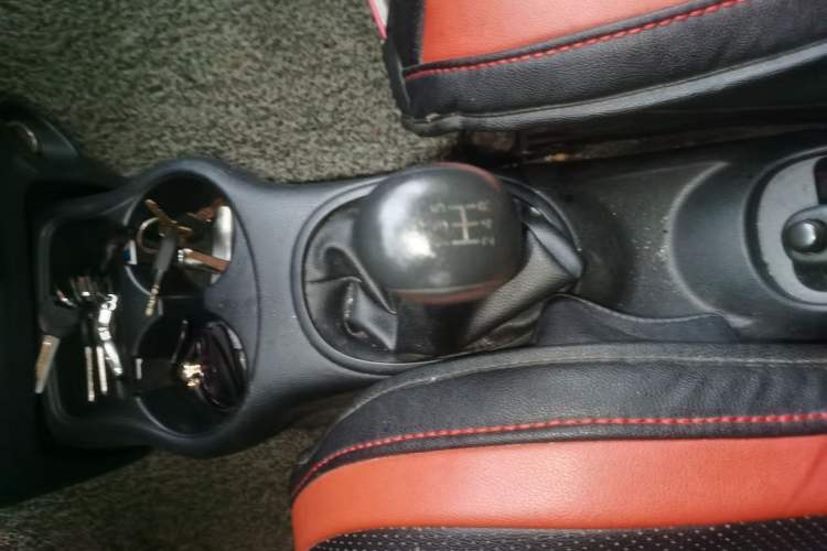 Used Nissan Sunny 2011 1.5XE Manual Comfort Edition Gear Lever