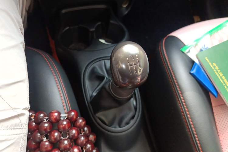 Used Nissan Sunny 2011 1.5XE Manual Comfort Edition Gear Lever