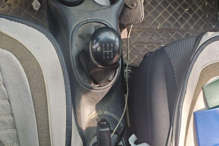 Used Nissan Sunny 2011 1.5XE Manual Comfort Edition Gear Lever
