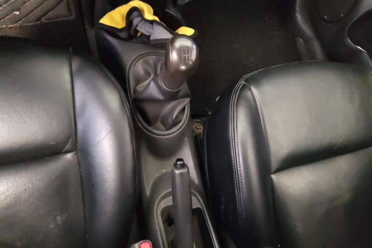 Used Nissan Sunny 2011 1.5XE Manual Comfort Edition Gear Lever