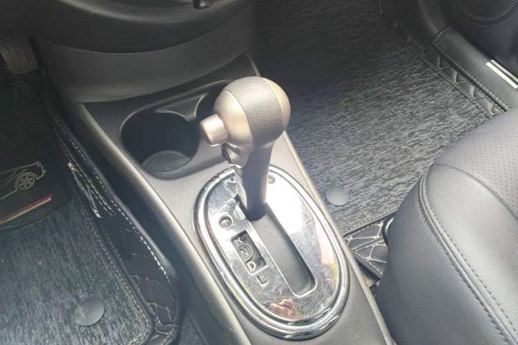 Used Nissan Sunny 2011 1.5XL CVT Luxury Edition Gear Lever