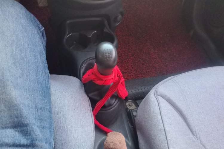 Used Nissan Sunny 2011 1.5XE Manual Comfort Edition Gear Lever