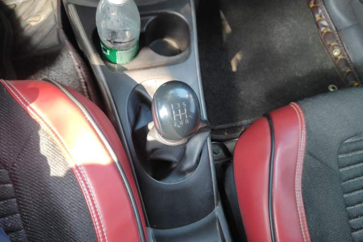 Used Nissan Sunny 2011 1.5XL Manual Deluxe Edition Gear Lever