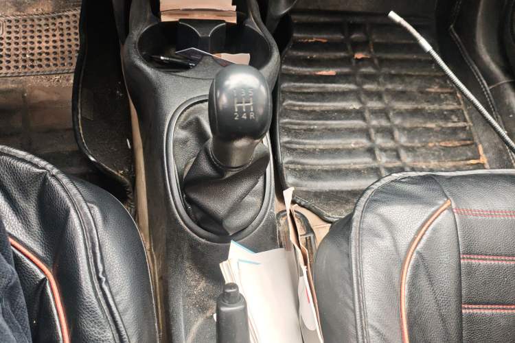 Used Nissan Sunny 2011 1.5XE Manual Comfort Edition Gear Lever