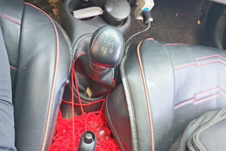 Used Nissan Sunny 2011 1.5XE Manual Comfort Edition Gear Lever