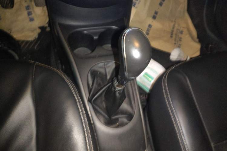 Used Nissan Sunny 2011 1.5XL Manual Deluxe Edition Gear Lever