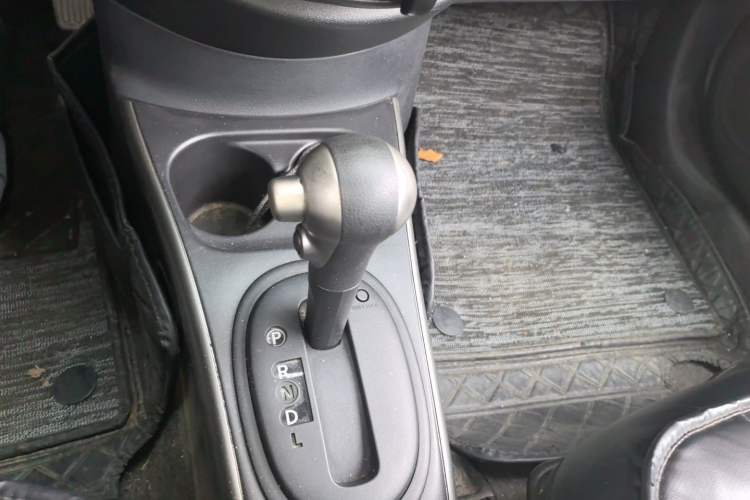 Used Nissan Sunny 2011 1.5XE CVT Comfort Edition Gear Lever