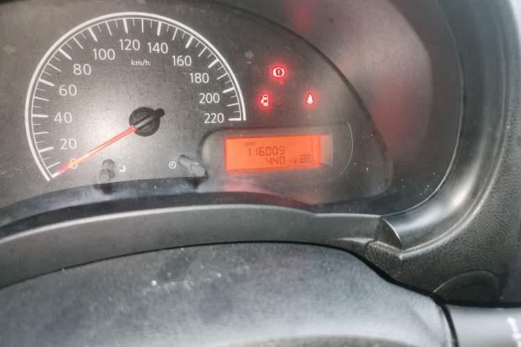 Used Nissan Sunny 2011 1.5XE Manual Comfort Edition Odometer Close Up