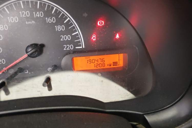 Used Nissan Sunny 2011 1.5XE Manual Comfort Edition Odometer Close Up
