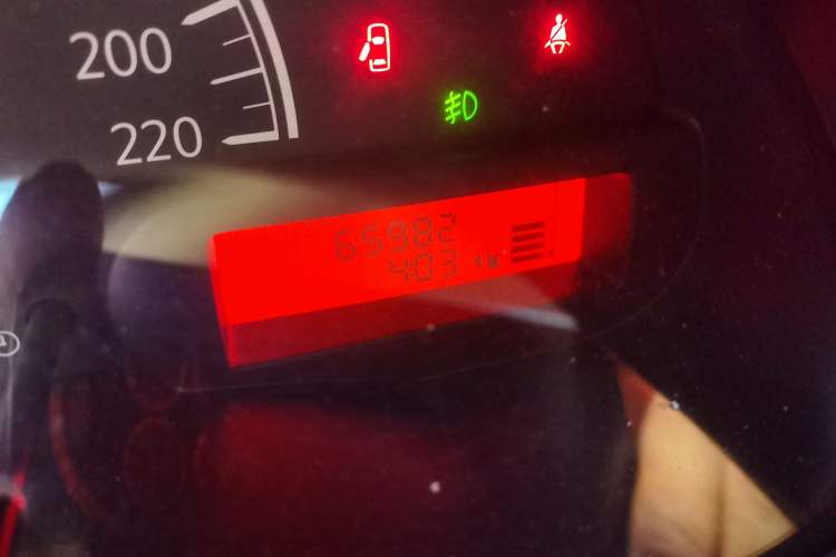 Used Nissan Sunny 2011 1.5XE Manual Comfort Edition Odometer Close Up