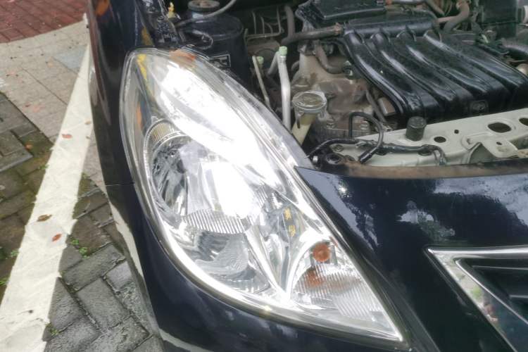 Used Nissan Sunny 2011 1.5XE Manual Comfort Edition Right Front Headlight