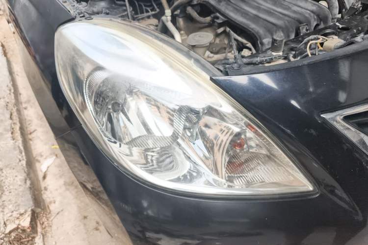 Used Nissan Sunny 2011 1.5XE Manual Comfort Edition Right Front Headlight