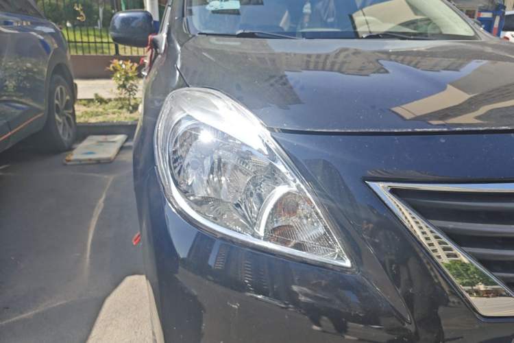 Used Nissan Sunny 2011 1.5XE Manual Comfort Edition Right Front Headlight