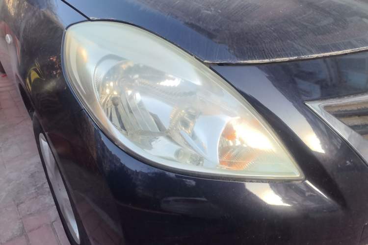 Used Nissan Sunny 2011 1.5XE Manual Comfort Edition Right Front Headlight