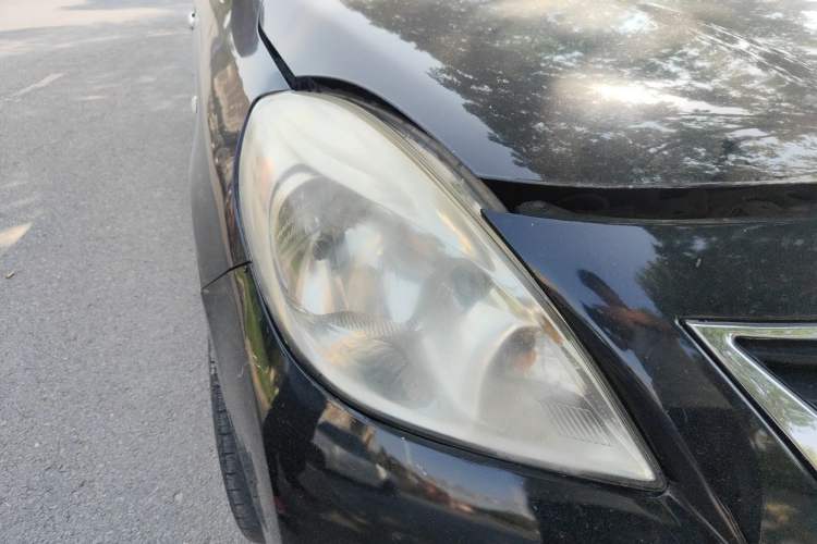Used Nissan Sunny 2011 1.5XL Manual Deluxe Edition Right Front Headlight