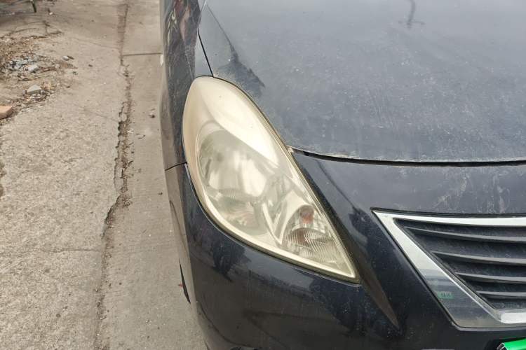 Used Nissan Sunny 2011 1.5XE Manual Comfort Edition Right Front Headlight