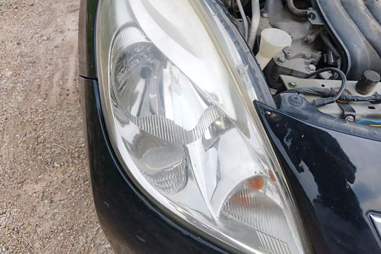 Used Nissan Sunny 2011 1.5XE Manual Comfort Edition Right Front Headlight