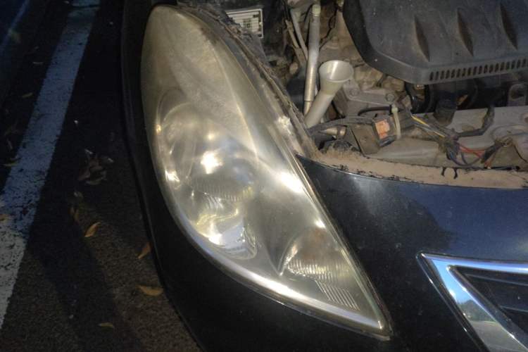 Used Nissan Sunny 2011 1.5XL Manual Deluxe Edition Right Front Headlight