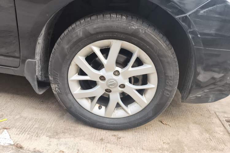 Used Nissan Sunny 2011 1.5XE Manual Comfort Edition Right Front Wheel Hub