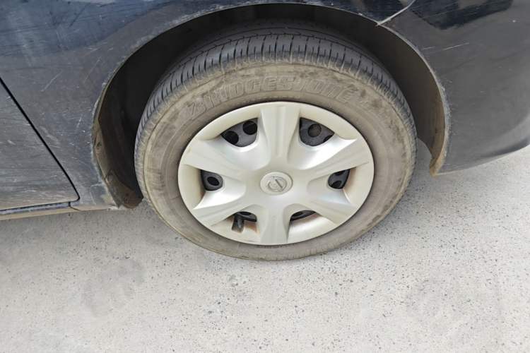 Used Nissan Sunny 2011 1.5XE CVT Comfort Edition Right Front Wheel Hub