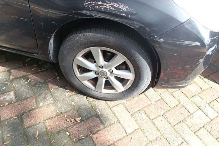 Used Nissan Sunny 2011 1.5XE Manual Comfort Edition Right Front Wheel Hub