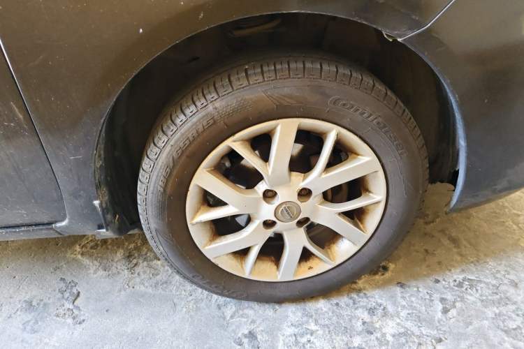 Used Nissan Sunny 2011 1.5XE Manual Comfort Edition Right Front Wheel Hub