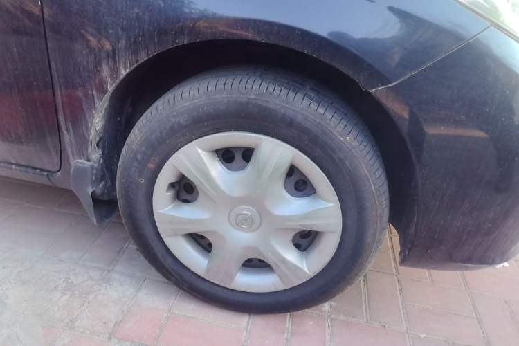 Used Nissan Sunny 2011 1.5XE Manual Comfort Edition Right Front Wheel Hub
