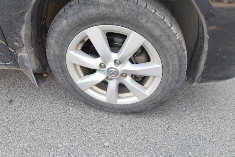 Used Nissan Sunny 2011 1.5XL Manual Deluxe Edition Right Front Wheel Hub